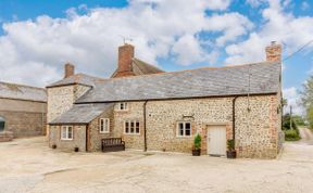 Photo of in Wootton Fitzpaine (89005)