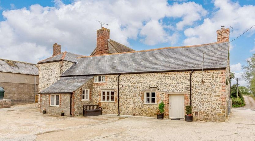 Photo of in Wootton Fitzpaine (89005)