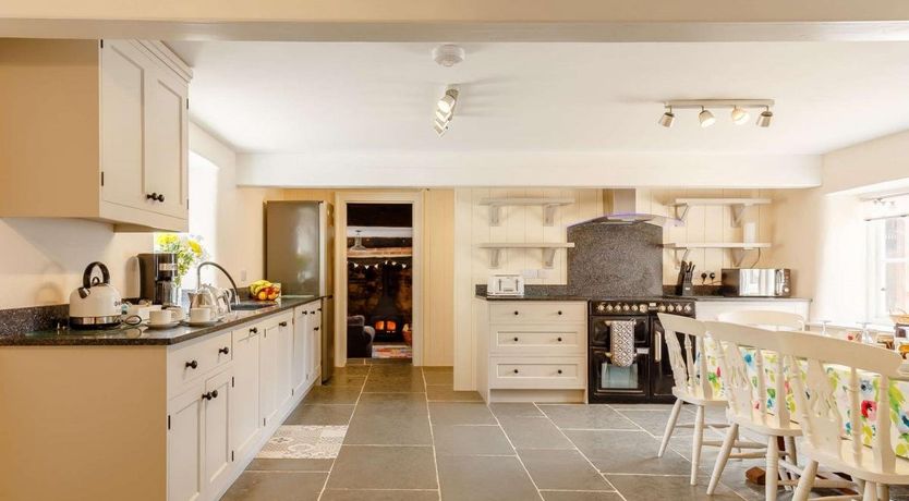 Photo of 4 Bed in Wootton Fitzpaine