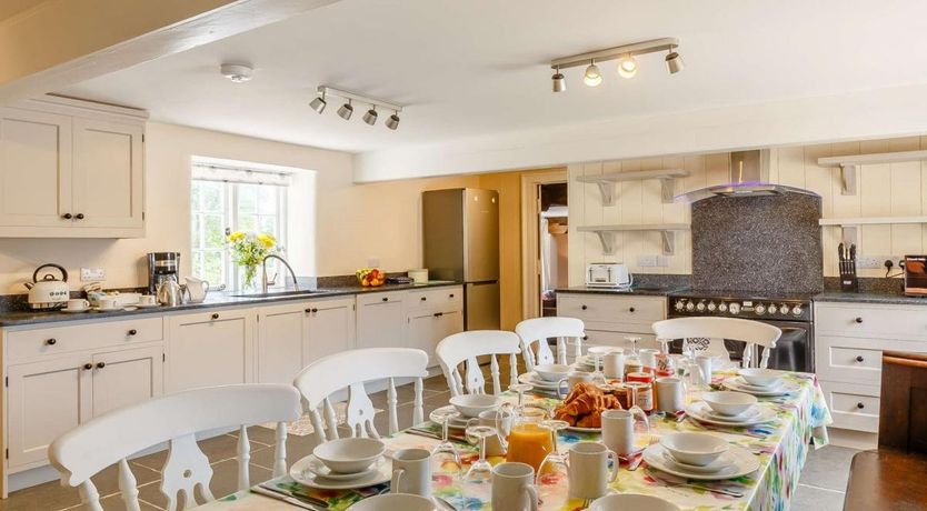 Photo of 4 Bed in Wootton Fitzpaine