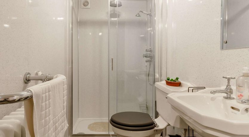 Photo of 4 Bed in Wootton Fitzpaine