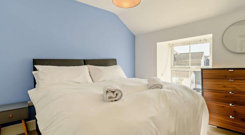 Photo of 5 Bed in Tenby