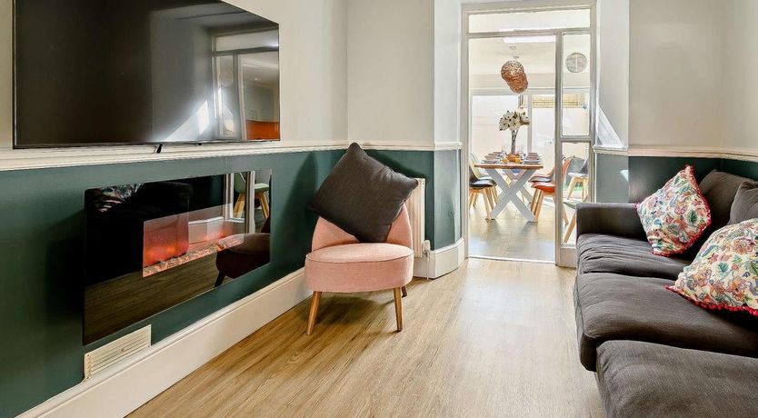 Photo of 5 Bed in Tenby