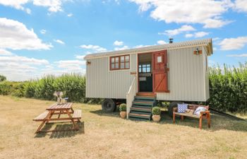 Sweet Caroline Shepherd’s Hut Holiday Cottage