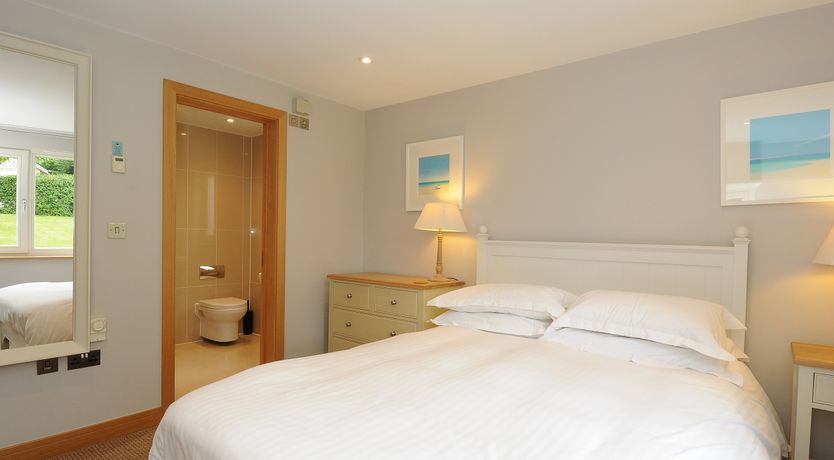 Photo of Swandown, 12A Goldenhaye