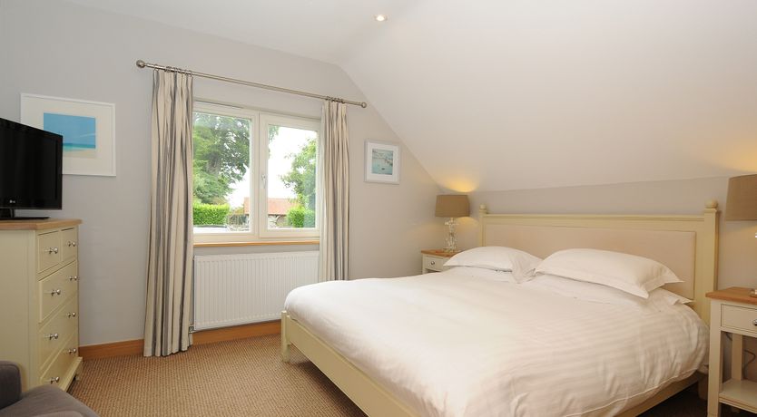 Photo of Swandown, 12A Goldenhaye