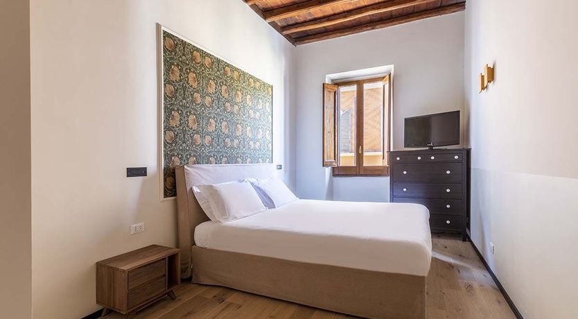 Photo of The Peddler & The Lady