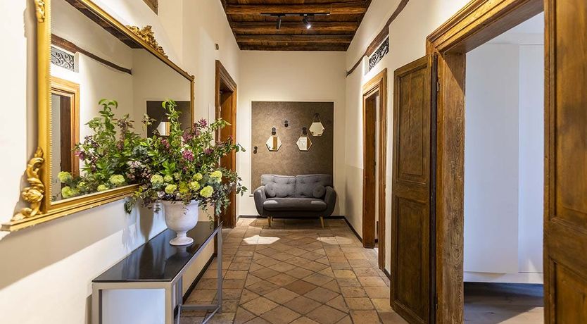 Photo of The Peddler & The Lady