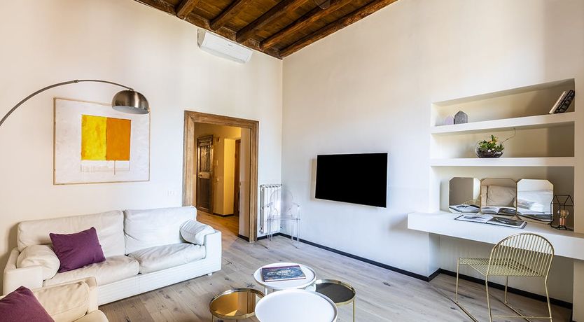 Photo of The Peddler & The Lady