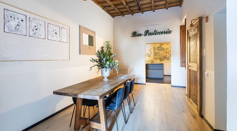 Photo of The Peddler & The Lady