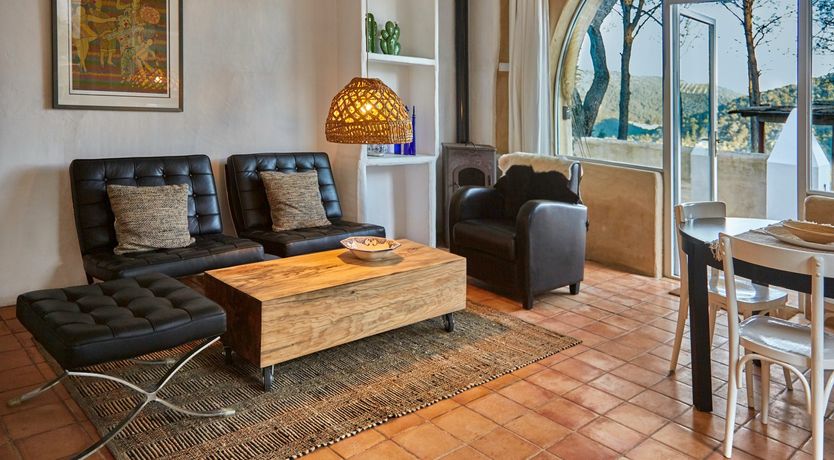 Photo of Farmhouse in Bloom