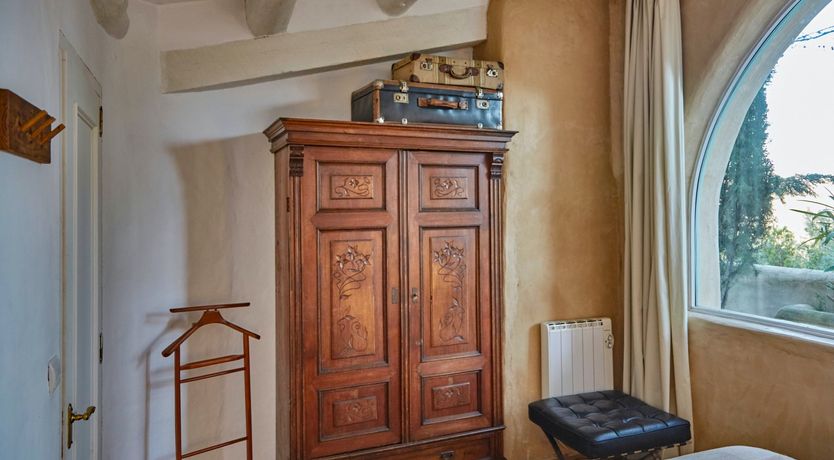 Photo of Farmhouse in Bloom