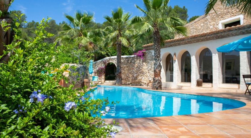 Photo of Farmhouse in Bloom