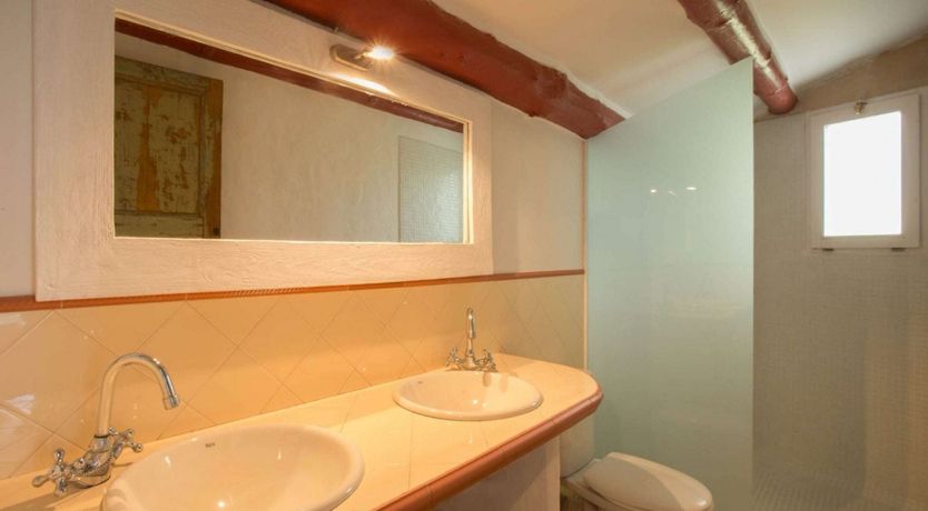 Photo of Farmhouse in Bloom