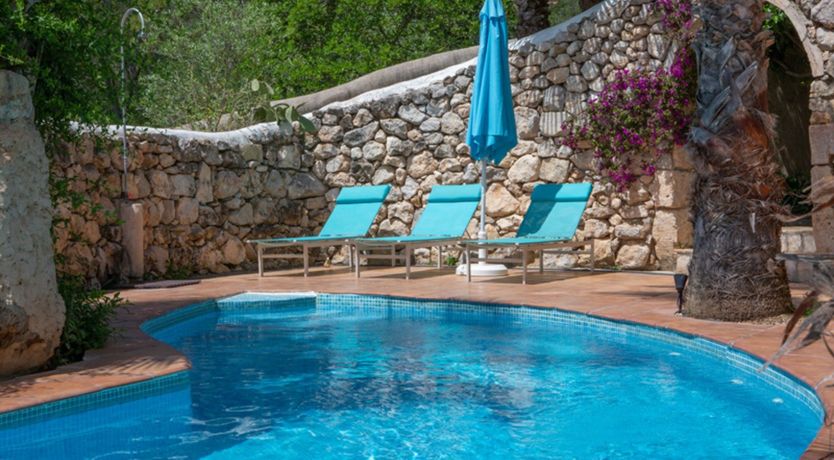 Photo of Farmhouse in Bloom