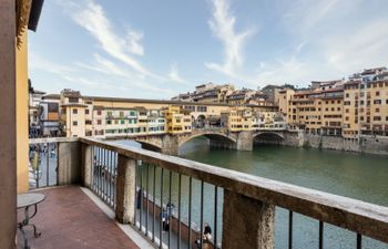 Astride the Arno Villa