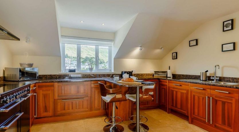 Photo of 4 Bed in Seaton