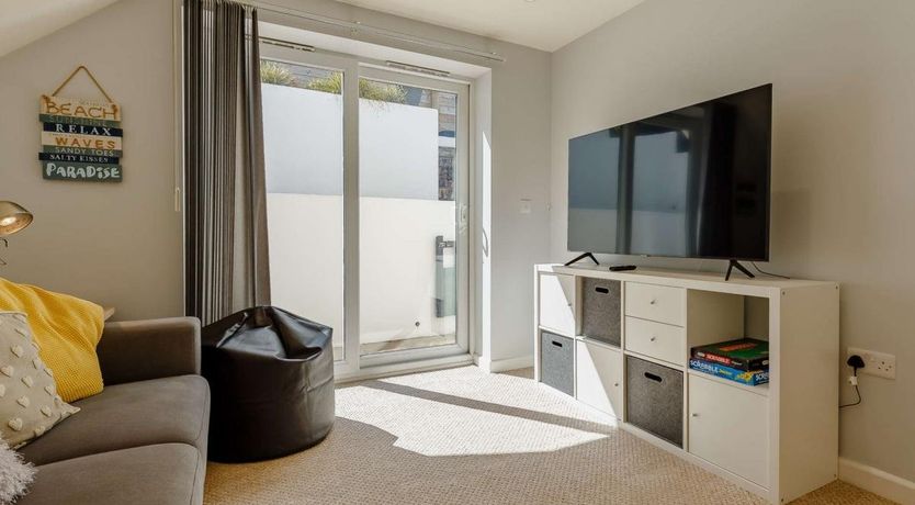 Photo of 4 Bed in Seaton