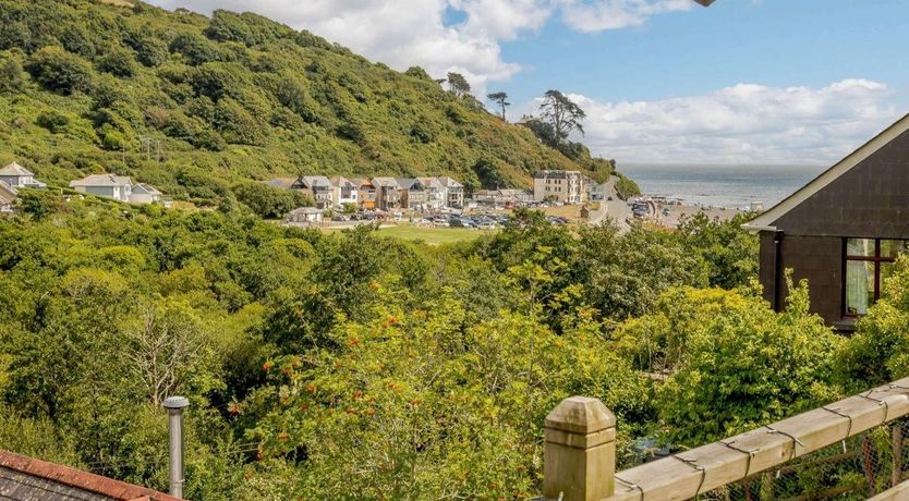 Photo of 4 Bed in Seaton