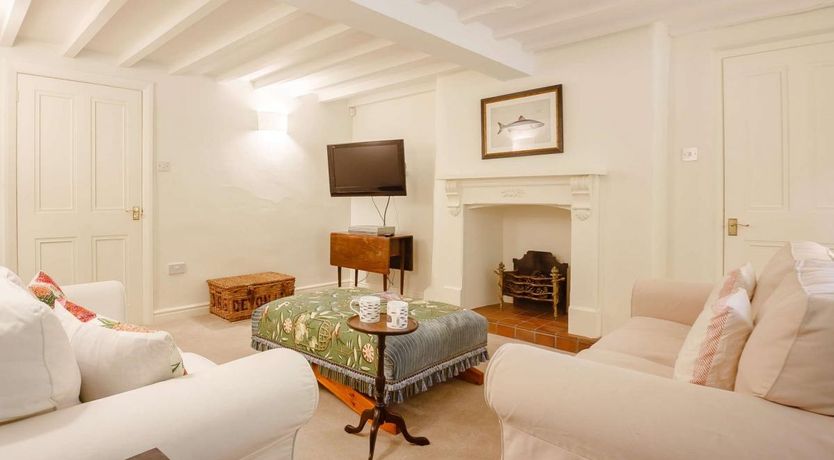 Photo of 4 Bed in Lawnt