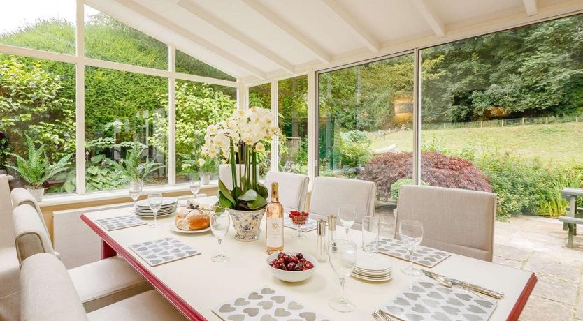 Photo of 4 Bed in Lawnt