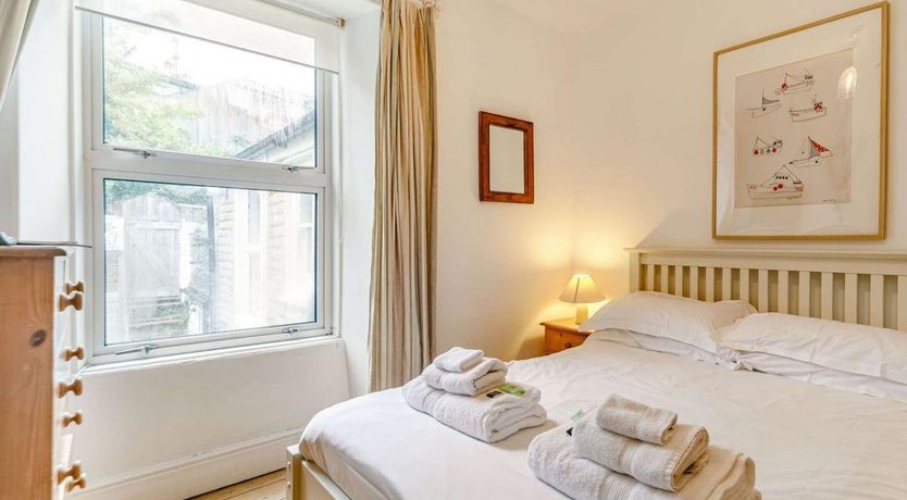 Photo of 5 Bed in St Ives