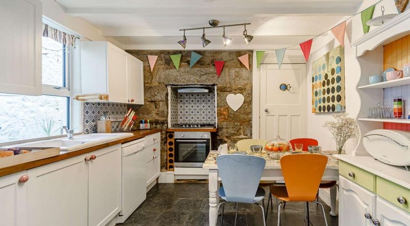 Photo of 5 Bed in St Ives