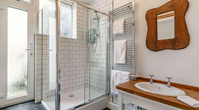 Photo of 5 Bed in St Ives