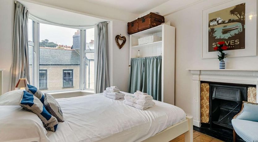 Photo of 5 Bed in St Ives