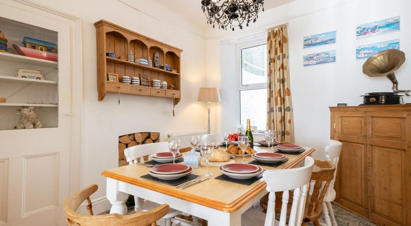 Photo of 5 Bed in St Ives