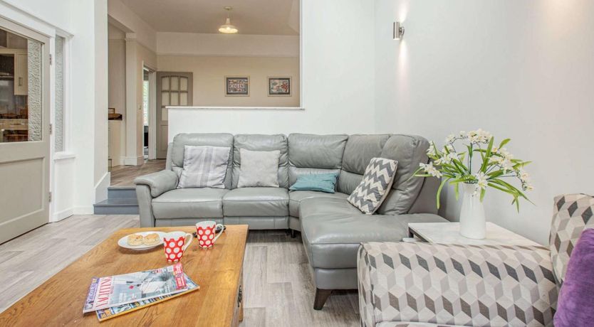 Photo of 6 Bed in Colwyn Bay