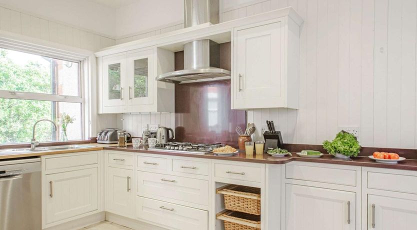 Photo of 6 Bed in Colwyn Bay