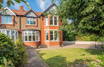 6 Bed in Colwyn Bay Villa