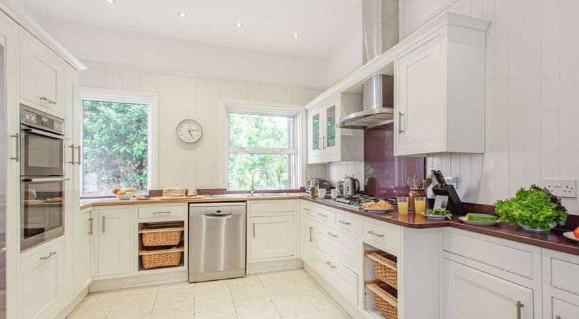 Photo of 6 Bed in Colwyn Bay