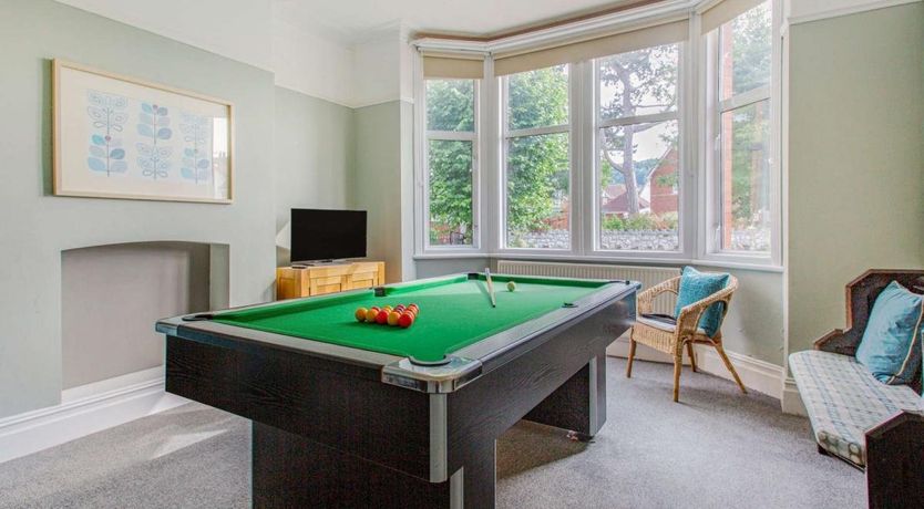 Photo of 6 Bed in Rhos on Sea