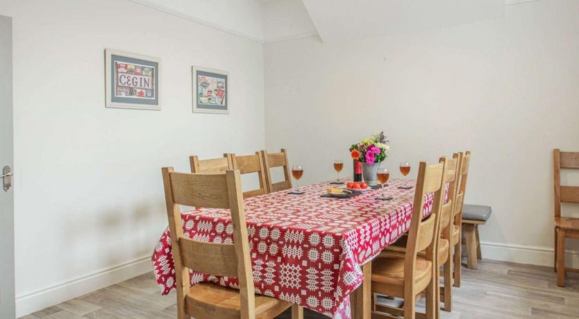 Photo of 6 Bed in Rhos on Sea