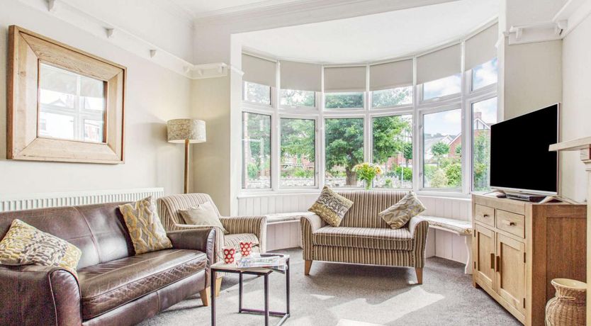 Photo of 6 Bed in Colwyn Bay