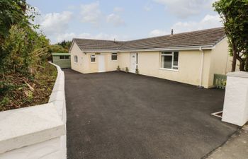 Trem Y Morfa Holiday Cottage