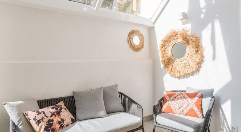 Photo of White Tropics