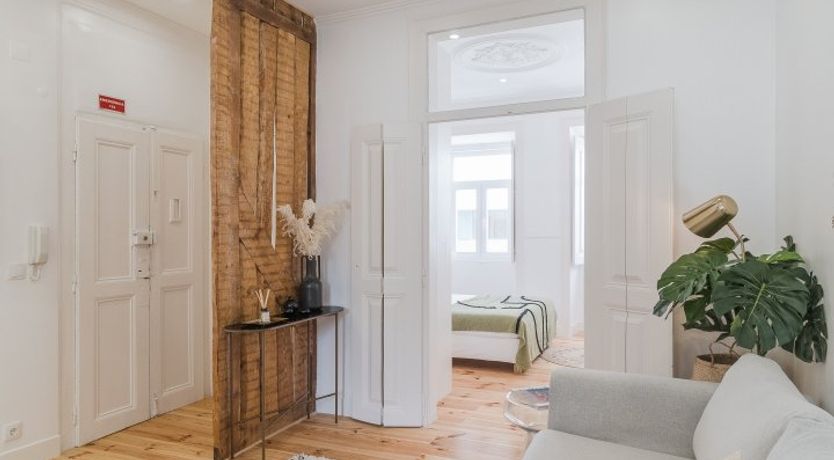 Photo of White Tropics