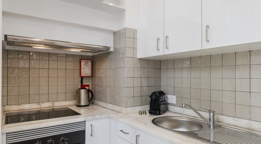 Photo of White Tropics