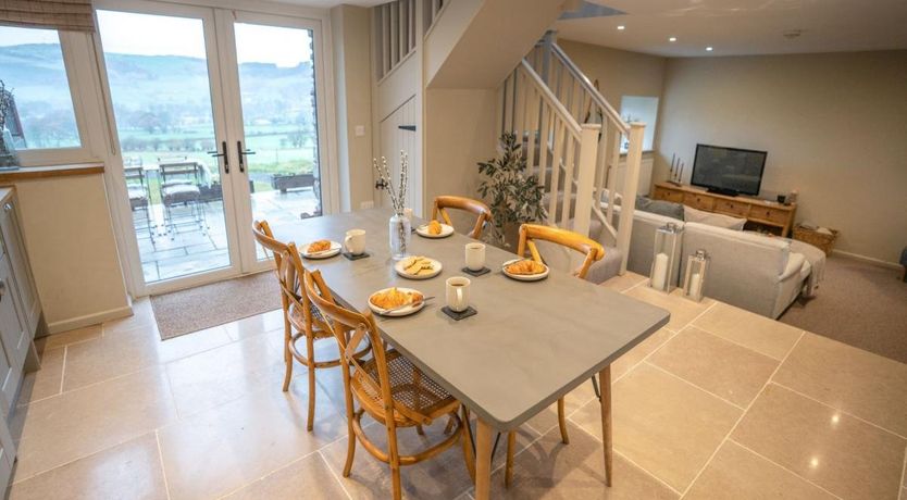 Photo of 2 Bed in Llandrillo