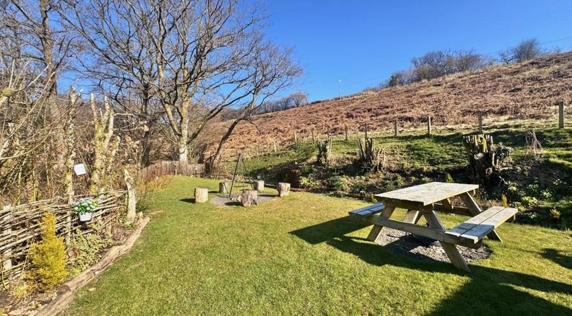 Photo of 1 Bed in Cynghordy