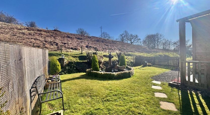 Photo of 1 Bed in Cynghordy