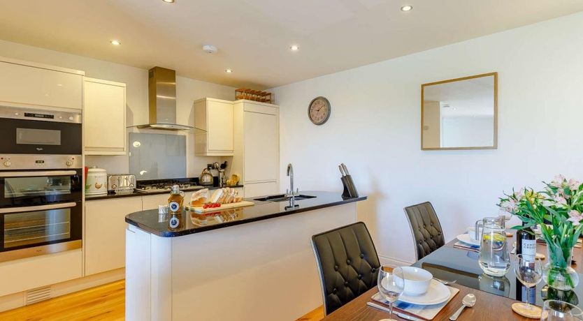 Photo of 3 Bed in Ilfracombe