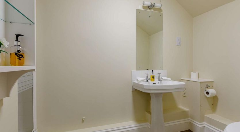 Photo of 2 Bed in Somerton