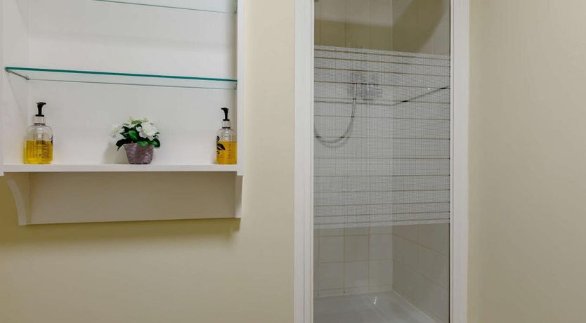 Photo of 2 Bed in Somerton