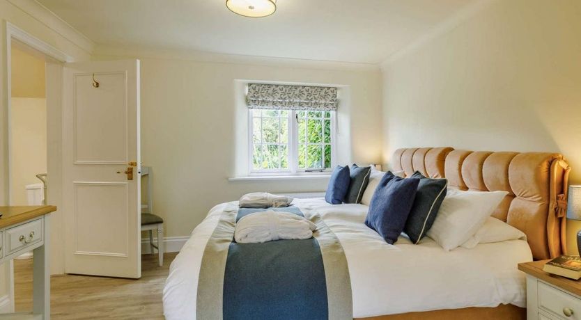 Photo of 2 Bed in Somerton