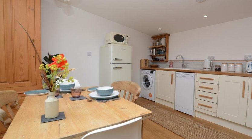 Photo of 1 Bed in Salwayash