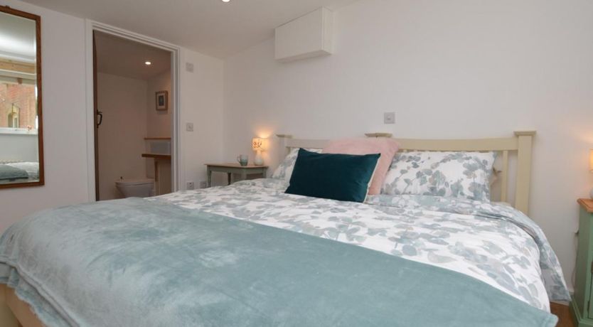 Photo of 1 Bed in Salwayash